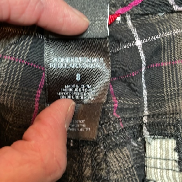 Women’s The North Face plaid shorts size 8 - Picture 4 of 6